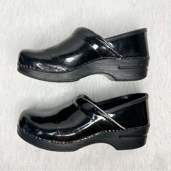 DANSKO / classic black patent leather slip on nursing clogs / 40 - Picture 7 of 11